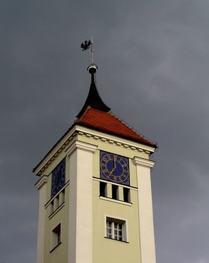Wieża kościańskiego ratusza, godzina siódma. Fot. Andrzej Kaczmarek
