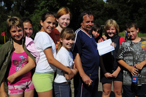 Głuchowo. Lekcję wychowana fizycznego klasy VI prowadzi Walery Jeziorecki 