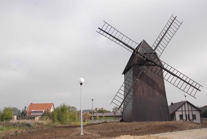 Sławomir Ostrowski - Odbudowany wiatrak w Krzywiniu.